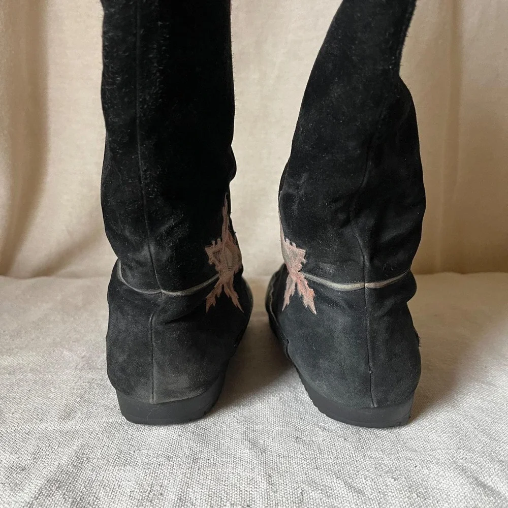 Susan Bennis Warren Edwards Italy‎ Suede Appliqué Boots 7